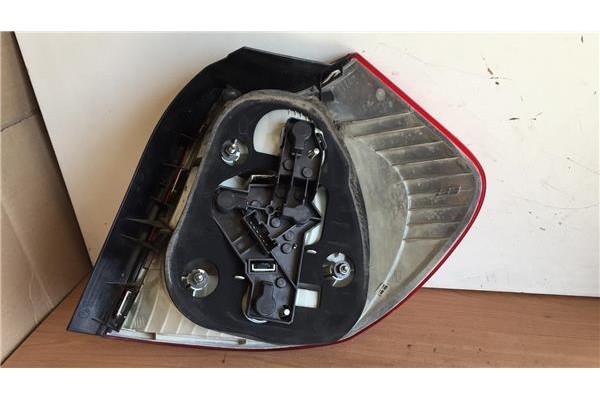 Recambio de piloto trasero izquierdo para bmw serie 1 berlina (e81/e87) 1.6 116i referencia OEM IAM 692450111  