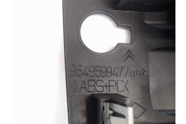 Recambio de embellecedor consola central para citroen c4 berlina 1.4 16v referencia OEM IAM 9649599477  