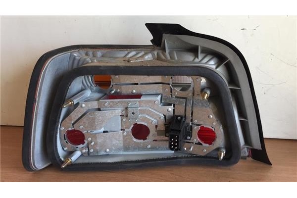 Recambio de piloto trasero derecho para bmw serie 3 berlina (e36) 1.8 318i referencia OEM IAM 1387046 195004 