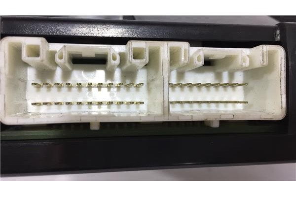 Recambio de mandos climatizador para toyota avensis berlina (t22) 2.0 vvt-i referencia OEM IAM 5590005090 MB1464308380 