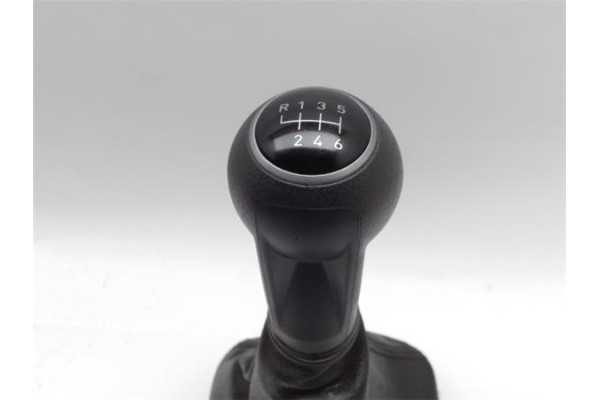Recambio de pomo palanca cambio para seat leon (1p1)(05.2005) 2.0 linea r [2,0 ltr. - 147 kw 16v t fsi] referencia OEM IAM   