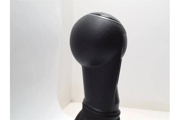 Recambio de pomo palanca cambio para seat leon (1p1)(05.2005) 2.0 linea r [2,0 ltr. - 147 kw 16v t fsi] referencia OEM IAM   