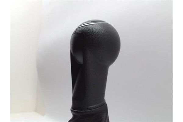 Recambio de pomo palanca cambio para seat leon (1p1)(05.2005) 2.0 linea r [2,0 ltr. - 147 kw 16v t fsi] referencia OEM IAM   