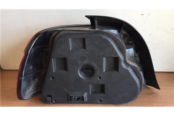 Recambio de piloto trasero derecho para bmw serie 5 berlina (e39) 2.0 520d referencia OEM IAM 8358032  