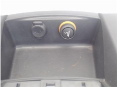 Recambio de embellecedor consola central para citroen c4 berlina 1.6 exclusive referencia OEM IAM 9688975177 00080245 