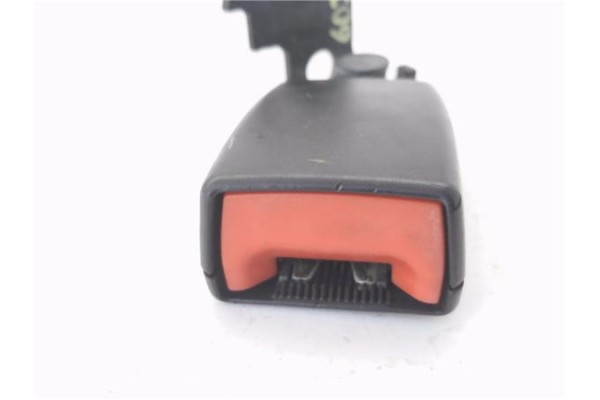Recambio de anclaje cinturon trasero izquierdo para opel corsa d 1.4 referencia OEM IAM 5197631  