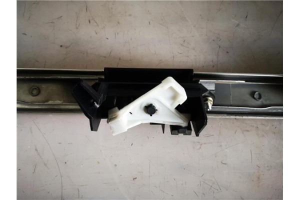 Recambio de moldura porton trasero para toyota corolla (e12) 2.0 d-4d referencia OEM IAM 7680102100B3  