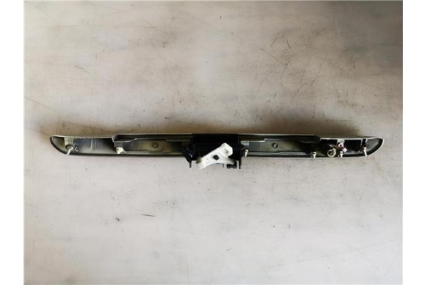 Recambio de moldura porton trasero para toyota corolla (e12) 2.0 d-4d referencia OEM IAM 7680102100B3  