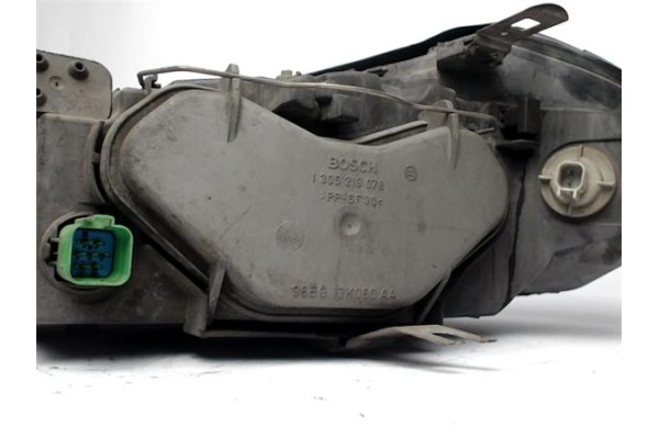 Recambio de faro delantero dcho para ford mondeo ii ranchera familiar (bnp) 1.8 td referencia OEM IAM 0301088206 1305219078 
