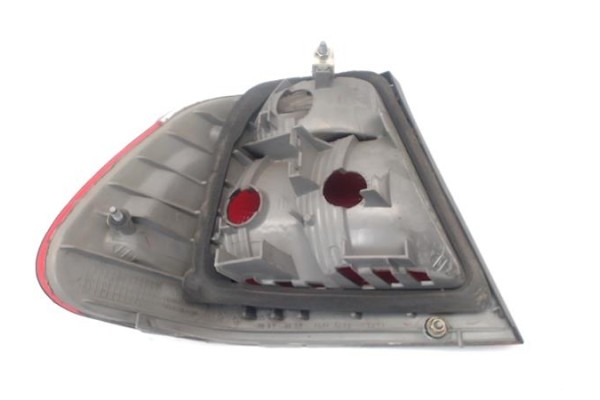 Recambio de piloto trasero derecho para bmw serie 3 berlina (e46) 2.0 320d referencia OEM IAM 63218383822  
