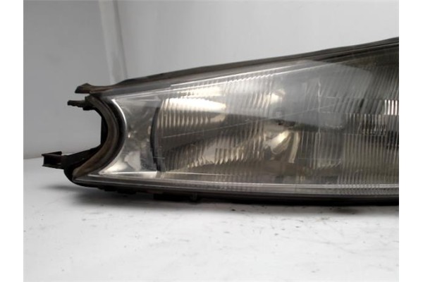Recambio de faro delantero izquierdo para ford mondeo ii ranchera familiar (bnp) 1.8 td referencia OEM IAM 1110521  