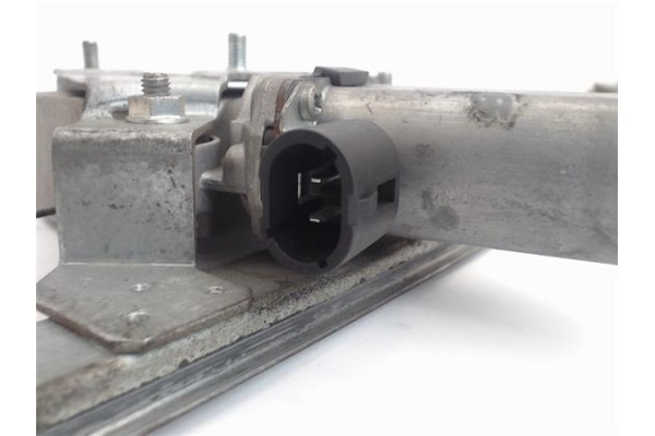 Recambio de mecanismo elevalunas delantero derecho para opel vivaro 1.9 dti referencia OEM IAM 37103001 4408555 