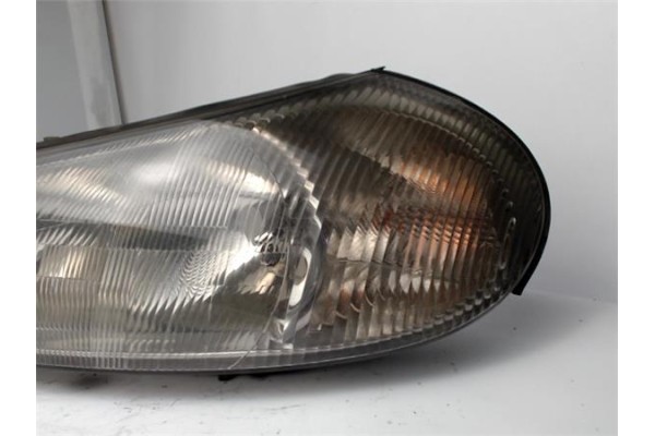 Recambio de faro delantero izquierdo para ford mondeo ii ranchera familiar (bnp) 1.8 td referencia OEM IAM 1110521  