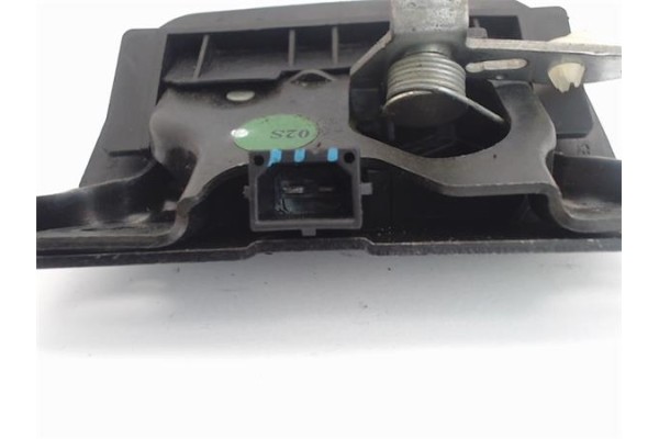 Recambio de cierre electromagnetico porton para audi allroad quattro (4b5) 2.5 tdi (132kw) referencia OEM IAM 4B9827520  
