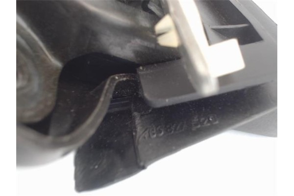 Recambio de cierre electromagnetico porton para audi allroad quattro (4b5) 2.5 tdi (132kw) referencia OEM IAM 4B9827520  