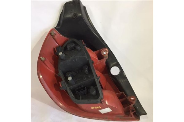 Recambio de piloto trasero derecho para renault clio iii 1.5 dci referencia OEM IAM 8200459960  