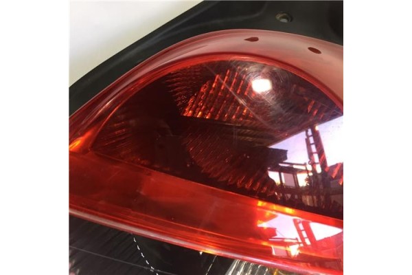 Recambio de piloto trasero derecho para renault clio iii 1.5 dci referencia OEM IAM 8200459960  