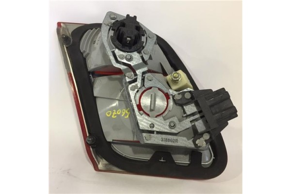 Recambio de piloto interior derecho para mercedes-benz clase e (bm 210) berlina 2.6 240 (210.062) referencia OEM IAM 2108203864 