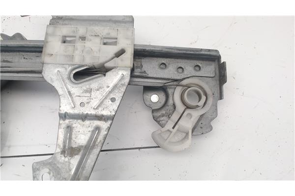 Recambio de mecanismo elevalunas delantero izquierdo para peugeot 107 referencia OEM IAM 698200H020  