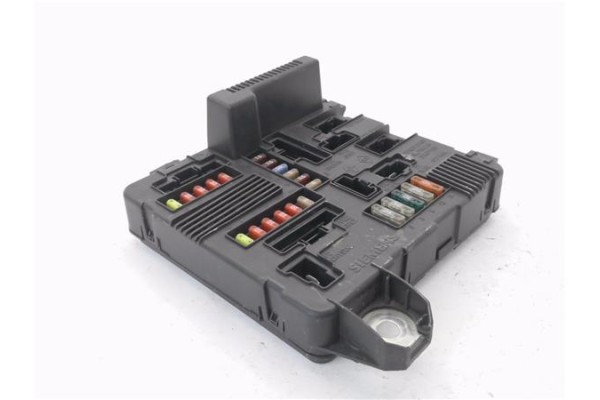 Recambio de caja fusibles/rele para renault megane ii ranchera familiar (km0/1_) 1.5 dci referencia OEM IAM 8200306033  