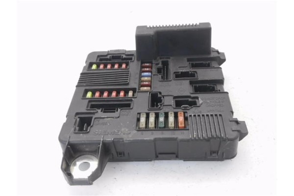 Recambio de caja fusibles/rele para renault megane ii ranchera familiar (km0/1_) 1.5 dci referencia OEM IAM 8200306033  