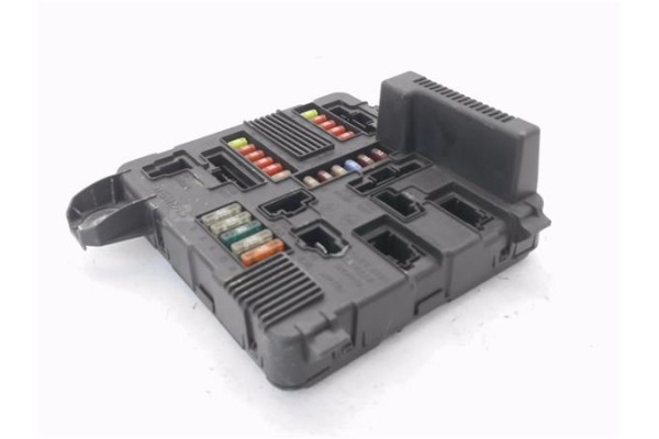 Recambio de caja fusibles/rele para renault megane ii ranchera familiar (km0/1_) 1.5 dci referencia OEM IAM 8200306033  