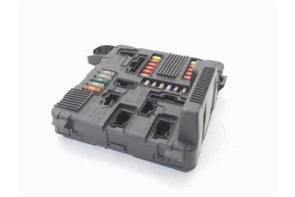 Recambio de caja fusibles/rele para renault megane ii ranchera familiar (km0/1_) 1.5 dci referencia OEM IAM 8200306033  