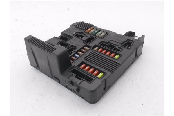 Recambio de caja fusibles/rele para renault megane ii ranchera familiar (km0/1_) 1.5 dci referencia OEM IAM 8200306033  