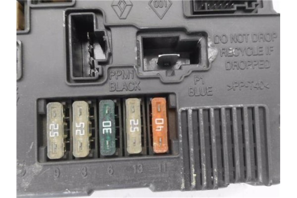 Recambio de caja fusibles/rele para renault megane ii ranchera familiar (km0/1_) 1.5 dci referencia OEM IAM 8200306033  