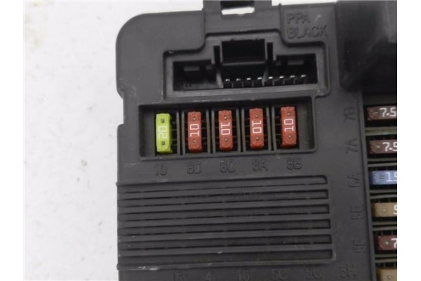 Recambio de caja fusibles/rele para renault megane ii ranchera familiar (km0/1_) 1.5 dci referencia OEM IAM 8200306033  