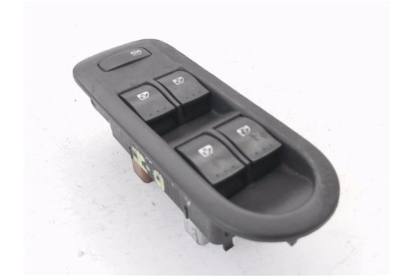 Recambio de mando elevalunas delantero izquierdo para renault megane ii ranchera familiar (km0/1_) 1.5 dci referencia OEM IAM 82