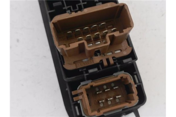 Recambio de mando elevalunas delantero izquierdo para renault megane ii ranchera familiar (km0/1_) 1.5 dci referencia OEM IAM 82