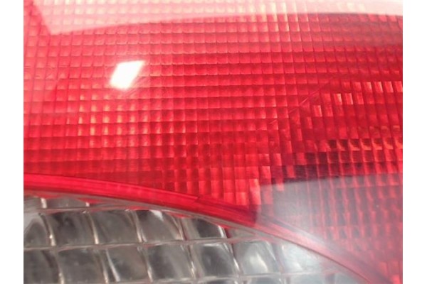 Recambio de piloto porton trasero izquierdo para toyota avensis berlina (t22) 2.0 td (ct220_) referencia OEM IAM 23300102  