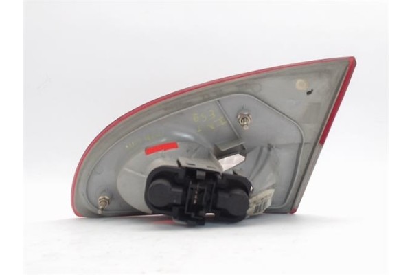 Recambio de piloto porton trasero izquierdo para toyota avensis berlina (t22) 2.0 td (ct220_) referencia OEM IAM 23300102  