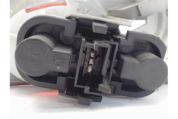 Recambio de piloto porton trasero izquierdo para toyota avensis berlina (t22) 2.0 td (ct220_) referencia OEM IAM 23300102  