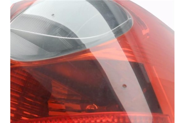Recambio de piloto trasero derecho para renault megane ii ranchera familiar (km0/1_) 1.5 dci referencia OEM IAM 8200142683  