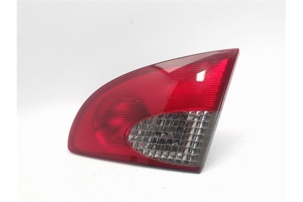 Recambio de piloto porton trasero derecho para toyota avensis berlina (t22) 2.0 td (ct220_) referencia OEM IAM 23301401  