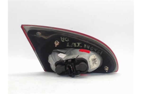 Recambio de piloto porton trasero derecho para toyota avensis berlina (t22) 2.0 td (ct220_) referencia OEM IAM 23301401  