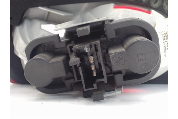 Recambio de piloto porton trasero derecho para toyota avensis berlina (t22) 2.0 td (ct220_) referencia OEM IAM 23301401  