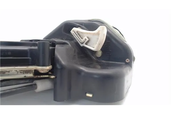 Recambio de cierre electromagnetico trasero derecho para mazda 2 (b2w) 1.6 referencia OEM IAM DD1072310E  