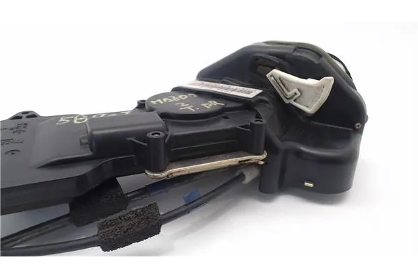 Recambio de cierre electromagnetico trasero derecho para mazda 2 (b2w) 1.6 referencia OEM IAM DD1072310E  