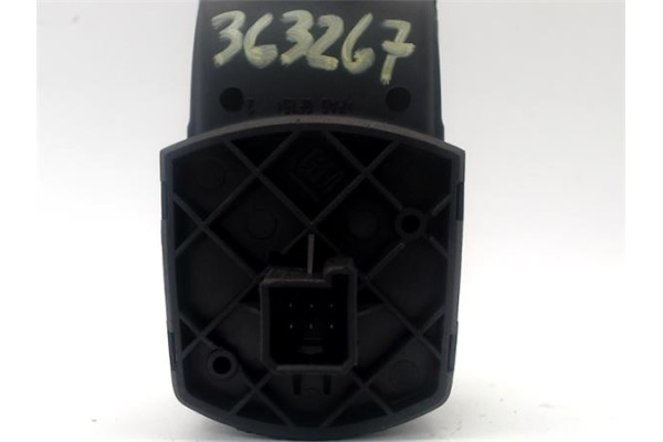 Recambio de botonera puerta delantero derecha para opel corsa d 1.3 cdti referencia OEM IAM 13189333  
