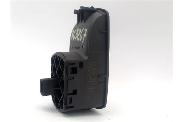 Recambio de botonera puerta delantero derecha para opel corsa d 1.3 cdti referencia OEM IAM 13189333  