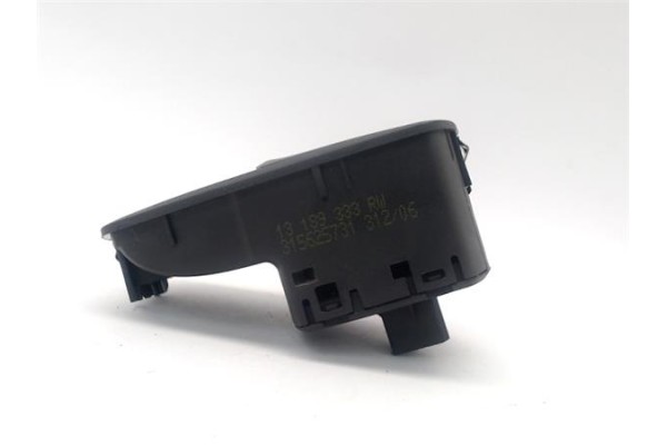 Recambio de botonera puerta delantero derecha para opel corsa d 1.3 cdti referencia OEM IAM 13189333  