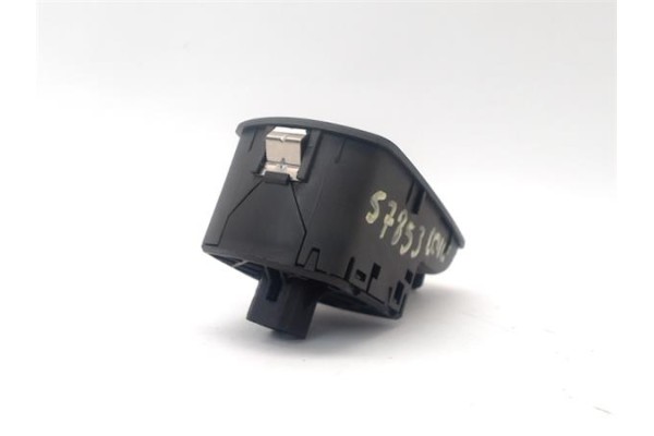 Recambio de botonera puerta delantero derecha para opel corsa d 1.3 cdti referencia OEM IAM 13189333  