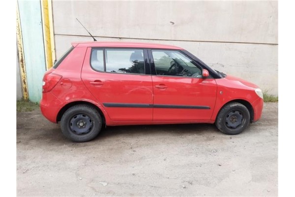 skoda fabia (5j2 )(2007) del año 