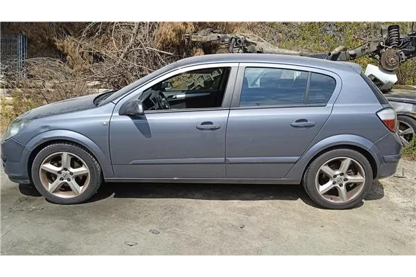 opel astra h berlina del año 2006
