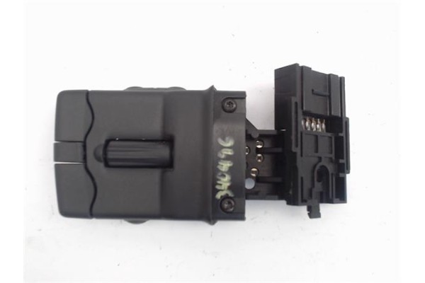 Recambio de mando multifuncion para renault megane ii berlina 5p referencia OEM IAM 8200103769  