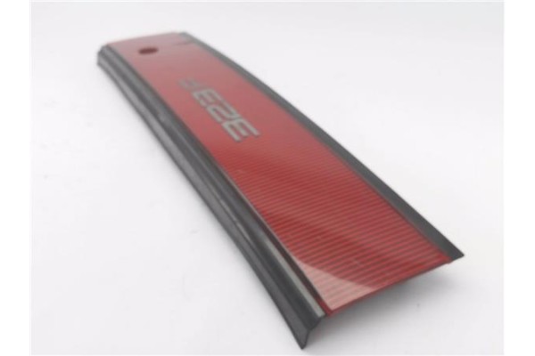 Recambio de piloto trasero central para mazda 323 berlina (bg) 1.4 classic referencia OEM IAM 0674434  