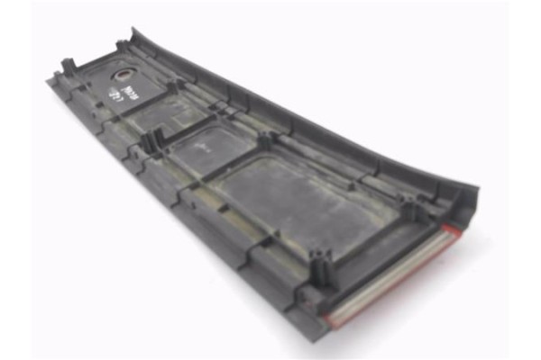 Recambio de piloto trasero central para mazda 323 berlina (bg) 1.4 classic referencia OEM IAM 0674434  